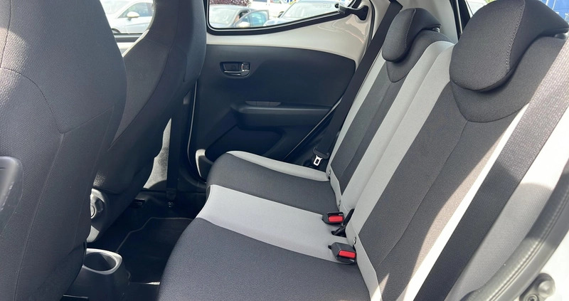 Toyota Aygo cena 42500 przebieg: 60545, rok produkcji 2017 z Miłomłyn małe 301